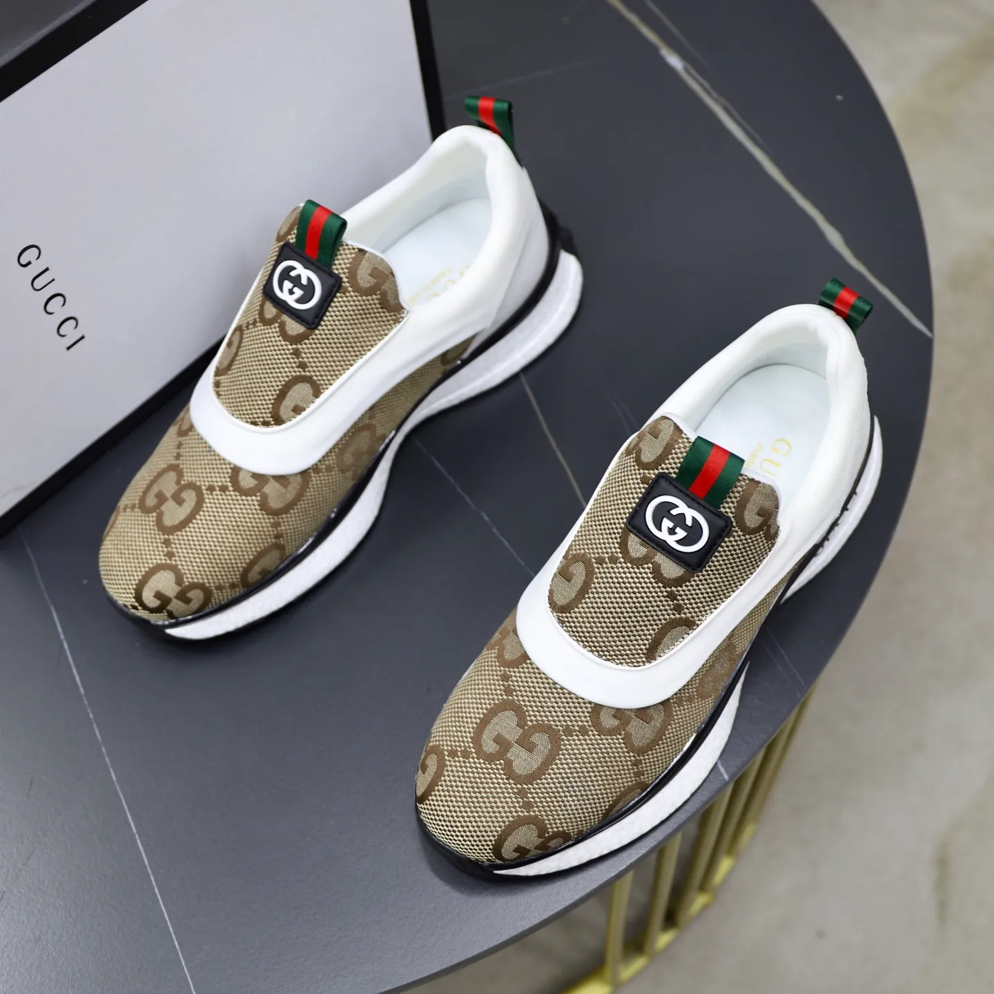 Ex-factory price: 462💰🙅‍♂️🙅‍♂️🙅‍♂️ Brand: Gucci GuCCI Standard code: 38-44 (45 customized) Grade: Same as the official website Material: Original leather stitching brand cloth Comfortable and breathable lining Lightweight and wear-resistant sports outsole Style category: Men's fashionable casual shoes Running sneakers Distinguished luxury brand elements Top luxury Color: actual picture color